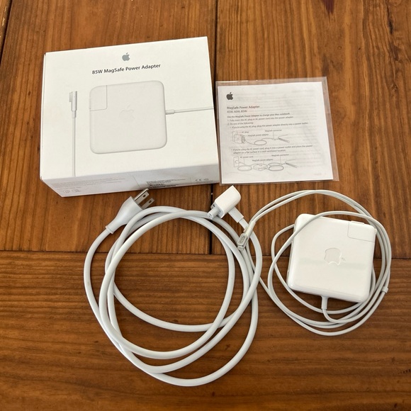 Apple 85w charger - Picture 2 of 6